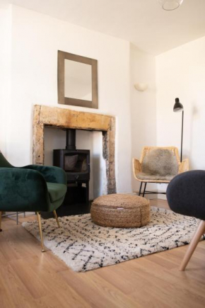 Charming 2BD Cottage wIth beautiful views nr Bath